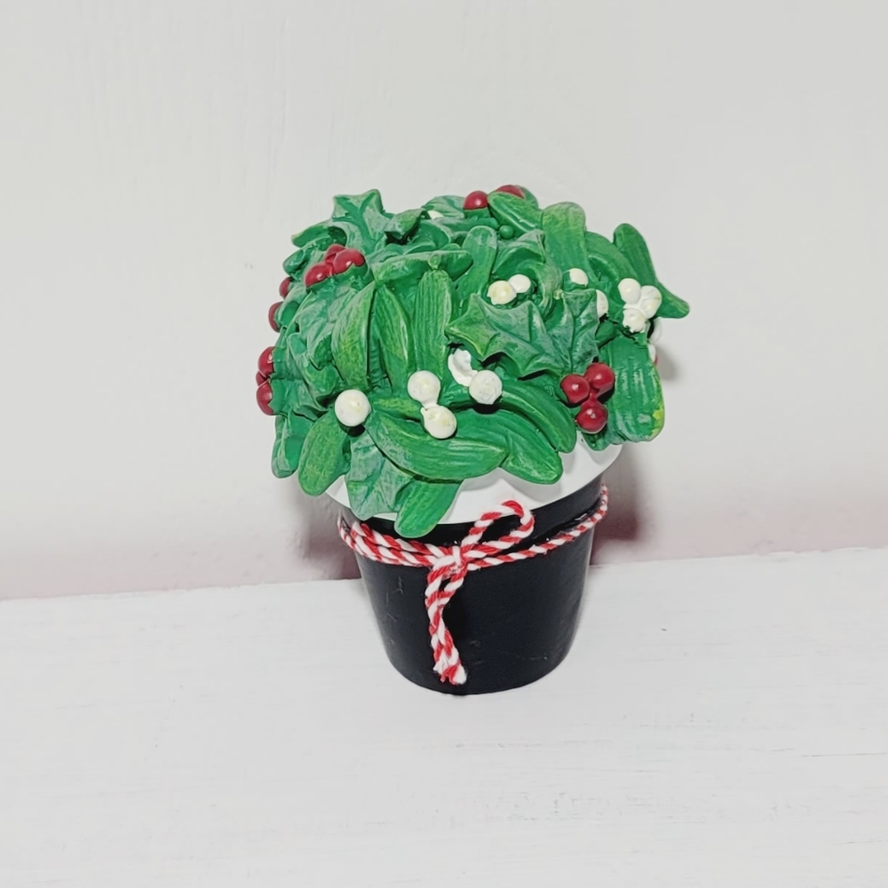 NEW Christmas Mistletoe Table Top Decor
